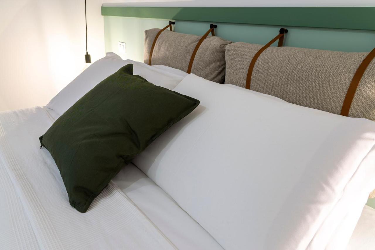 Stylish Apartment With An Arty Touch Fast Wifi Trieste Bagian luar foto